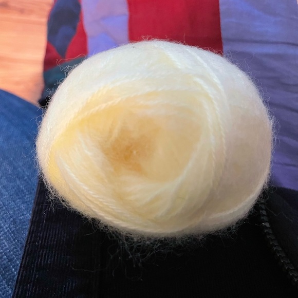Six yellow skeins of yarn, new, 40 grams each. - Picture 2 of 7